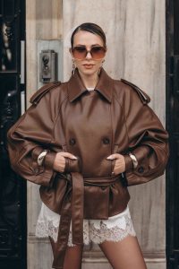 Peças oversized: equilíbrio faz diferença em looks modernos